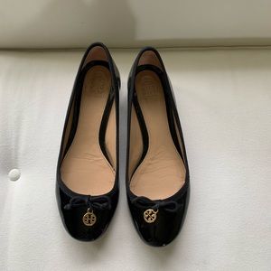 Tory Burch Black Patent Leather Chelsea Pump